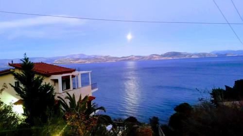 Seaside Maisonette In Kiveri, Near Nafplion.