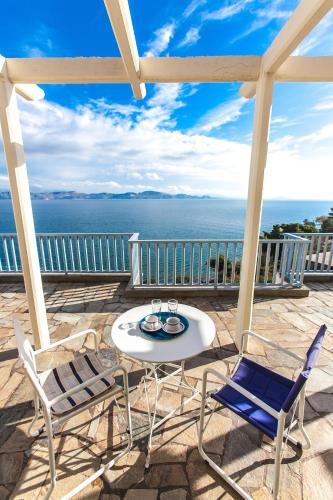 Seaside Maisonette In Kiveri, Near Nafplion.