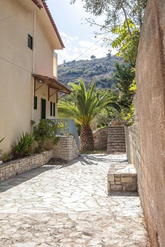 Seaside Maisonette In Kiveri, Near Nafplion.