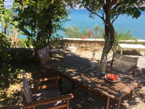 Kiveri 1876 Traditional Seafront Cottage