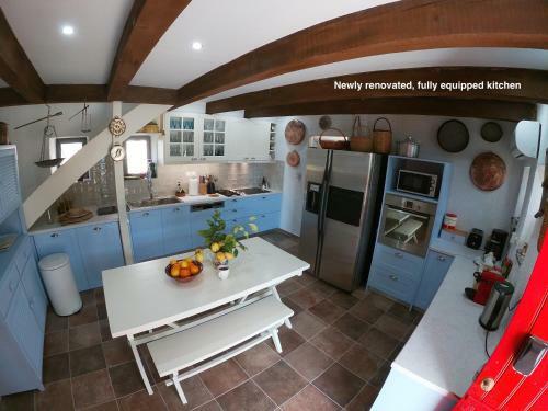 Kiveri 1876 Traditional Seafront Cottage