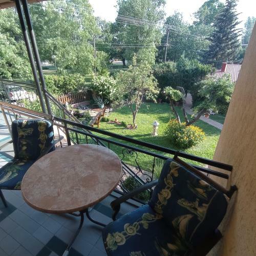 R�zsa Apartman