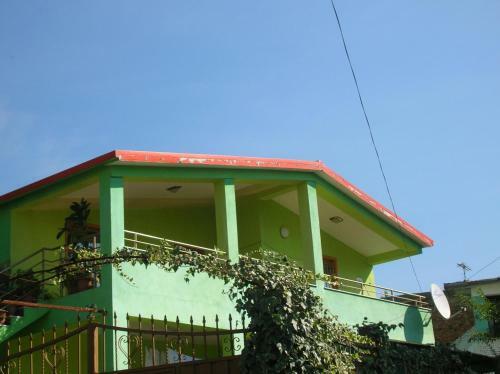 Hostal Rooms Vera's Vila