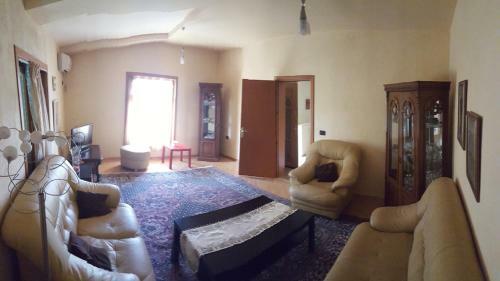 Hostal Rooms Vera's Vila