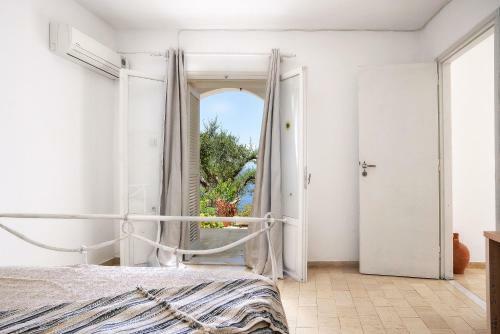 New! Paxoswhite Sea View Apartments & Studios!