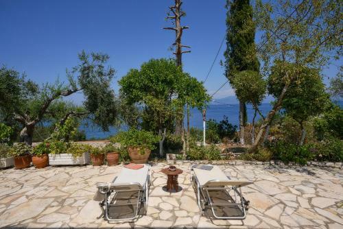 New! Paxoswhite Sea View Apartments & Studios!