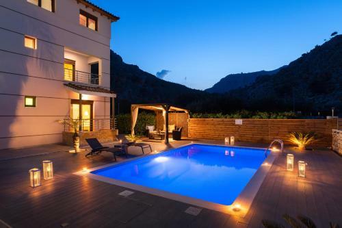 Costa Costa Villa - Luxury Villa