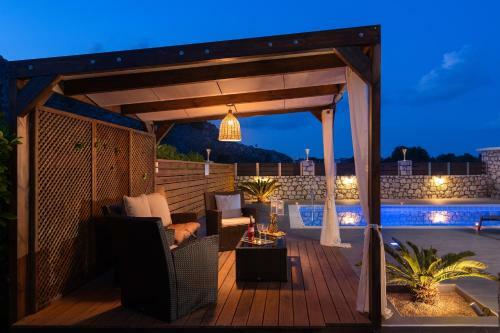 Costa Costa Villa - Luxury Villa