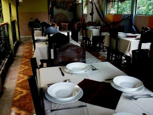 Hotel & Hostal Yaxkin Copan