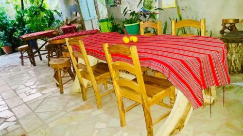 Hotel & Hostal Yaxkin Copan