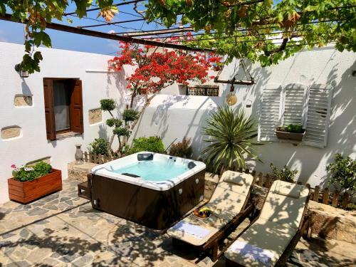 Avli Traditional Home With Private Jacuzzi