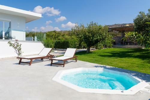 Queens Gem Luxury Villa - Private Heated Jacuzzi - Pool To Be Open