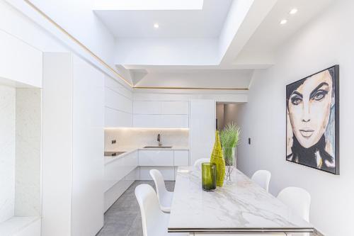 Queens Gem Luxury Villa - Private Heated Jacuzzi - Pool To Be Open