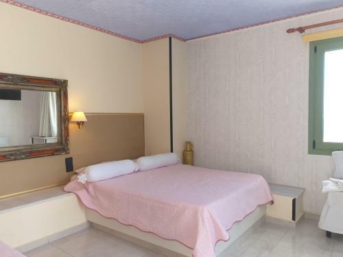 Hostal Room In Studio - Senior Citizen Suite In Blue
