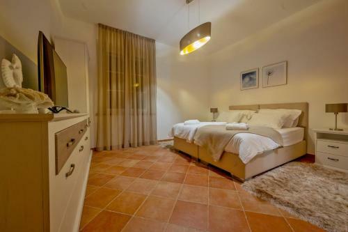 Luxury Villa Castello Di Pietra With Private Pool