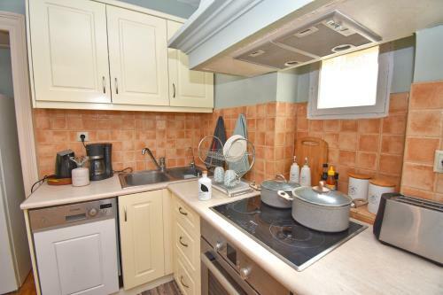 Roses Apartment In Corfu City Centre