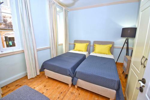 Roses Apartment In Corfu City Centre