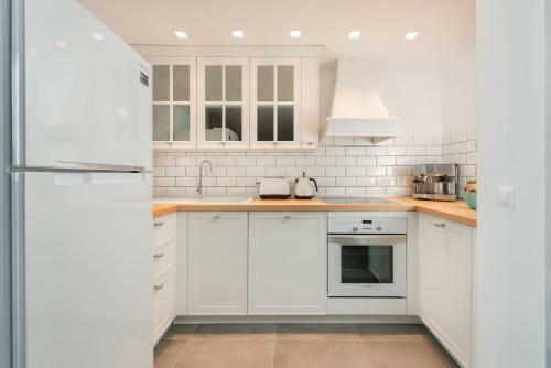 Melenos Apartments & Studios