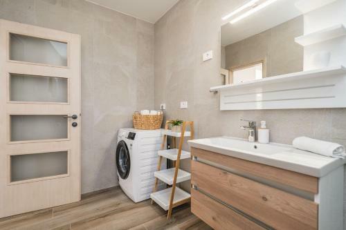 Villa Stancija Privlaka 2 With Heated Pol