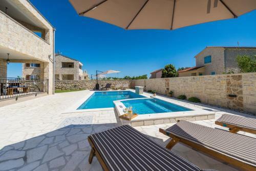 Villa Stancija Privlaka 2 With Heated Pol