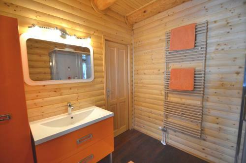 Chalet Mit 7.000 M2 Land Und Wundersch�ne Aussicht
