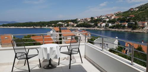 Apartments By The Sea Bilo, Primosten - 14601