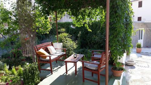 Apartment Gordana - Parking