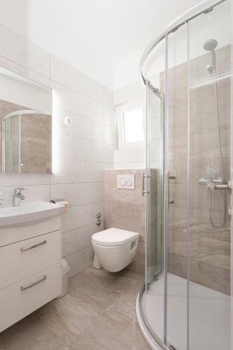 Entire Private Top Floor With Own Pool And Entrance
