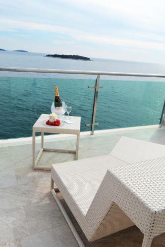 Aparthotel Apartments Toni Sea View