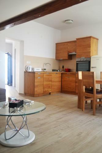 Aparthotel Apartments Toni Sea View