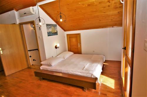 Hostal Apartments & Rooms Lonzor