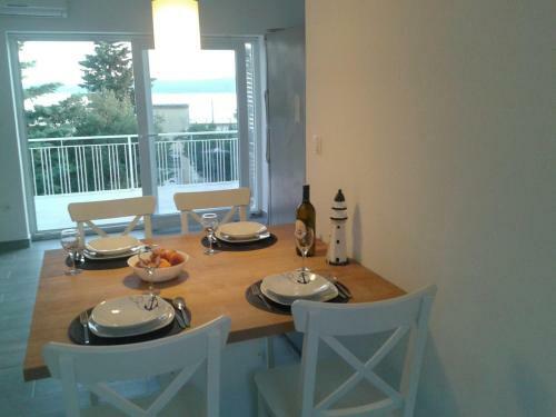 Apartment Nikica (with Sea View, Garden, Parking)