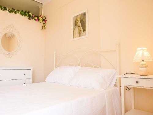 Sunny City Center Apartment
