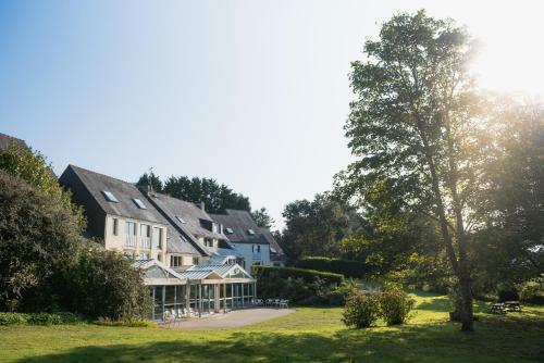 Latitude Ouest Hotel & Restaurant