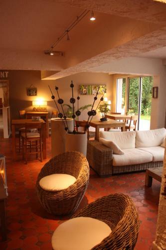 Latitude Ouest Hotel & Restaurant