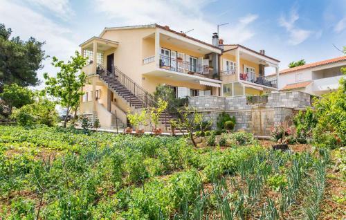 Apartment In Silo/insel Krk 13510