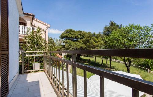 Apartment In Silo/insel Krk 13497