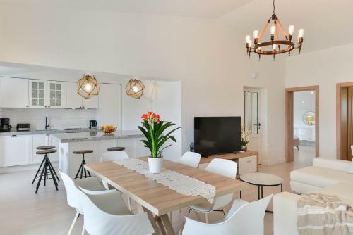 Hostal Luxury Villa Maria With Large Pool