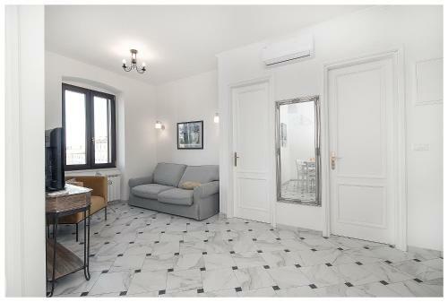 Stylish - Centre Apartment Theatre View