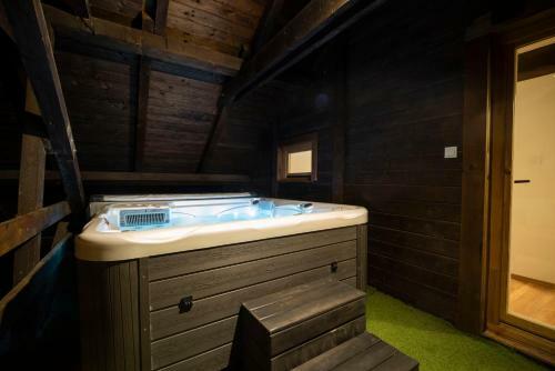 Apartamento Szobi Malomkert Lovarda