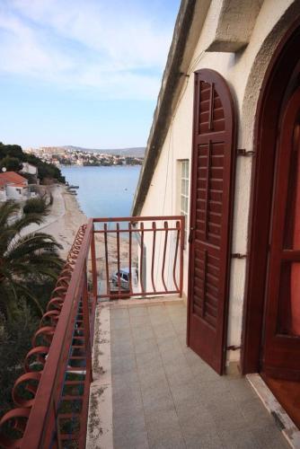 Apartments By The Sea Rogoznica - 7556