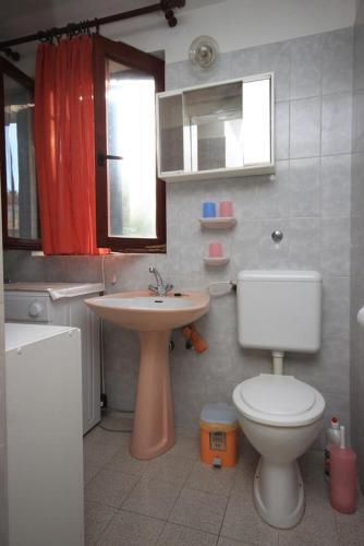 Apartments By The Sea Rogoznica - 7556