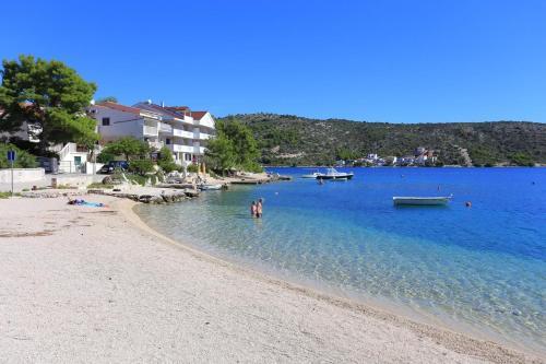 Apartments By The Sea Rogoznica - 18158