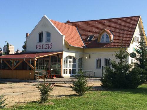 Hostal Golf �tterem �s Panzi�
