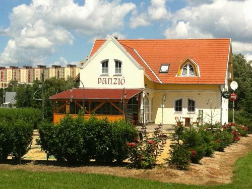Hostal Golf �tterem �s Panzi�