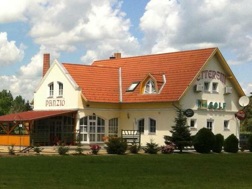Hostal Golf �tterem �s Panzi�