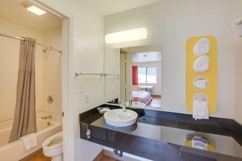 Motel 6 Columbus West