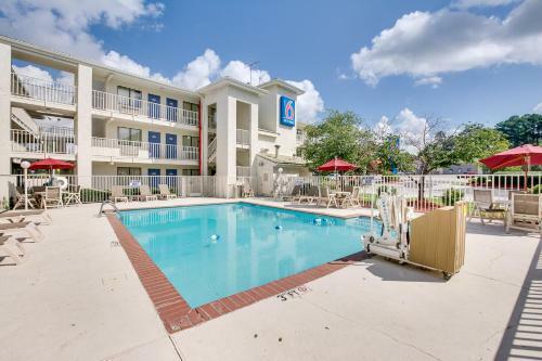 Motel 6 Columbus West