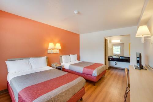 Motel 6 Columbus West