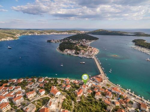 Apartments By The Sea Rogoznica - 17997